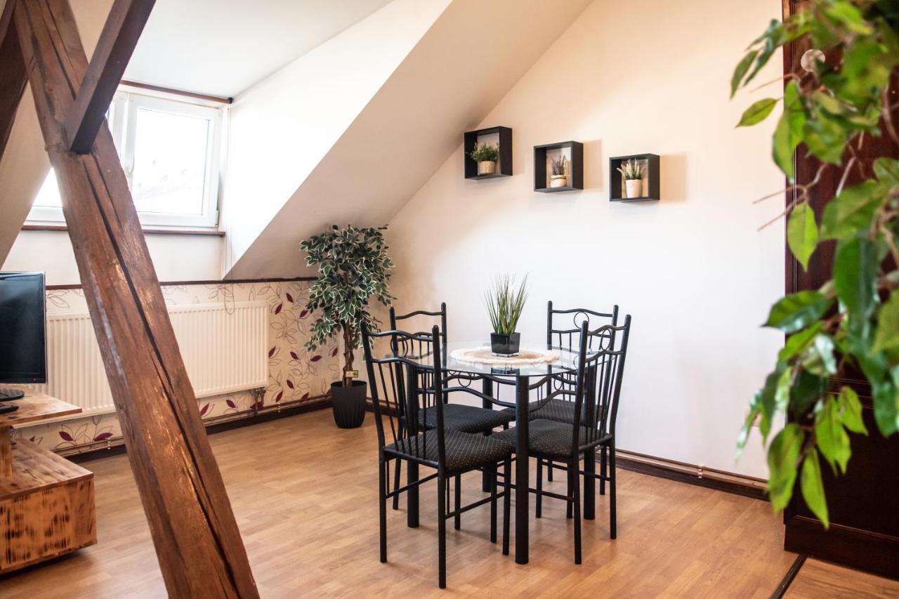 Podkrovní apartmán s výhledem na náměstí Lomnice nad Lužnicí Exterior foto
