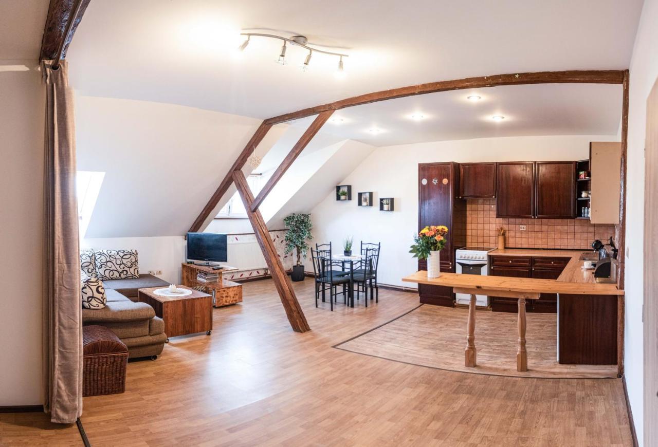 Podkrovní apartmán s výhledem na náměstí Lomnice nad Lužnicí Exterior foto