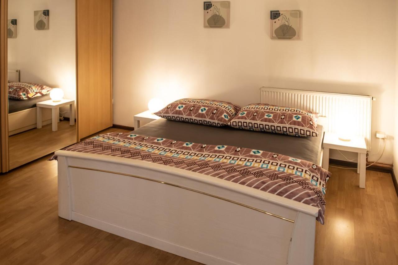 Podkrovní apartmán s výhledem na náměstí Lomnice nad Lužnicí Exterior foto